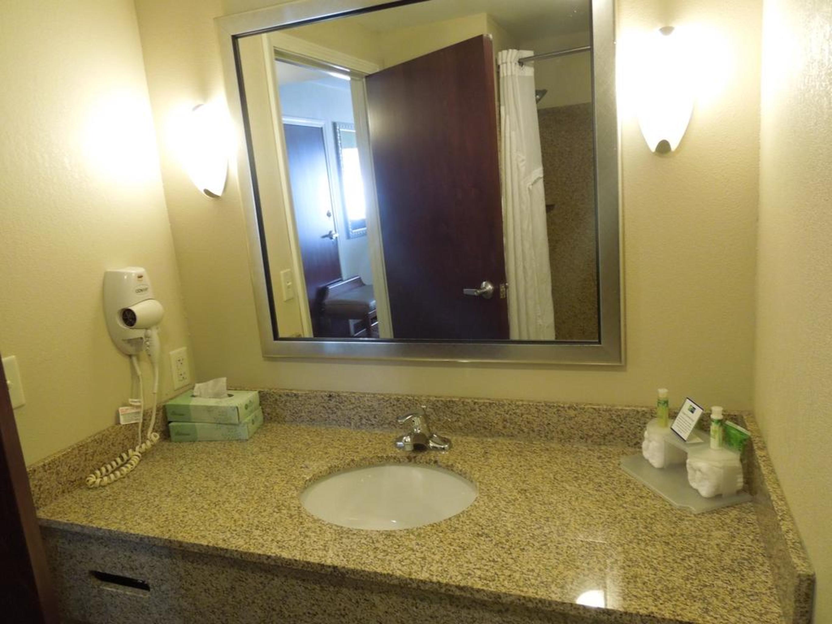 Holiday Inn Express & Suites Niagara Falls By Ihg Exterior photo