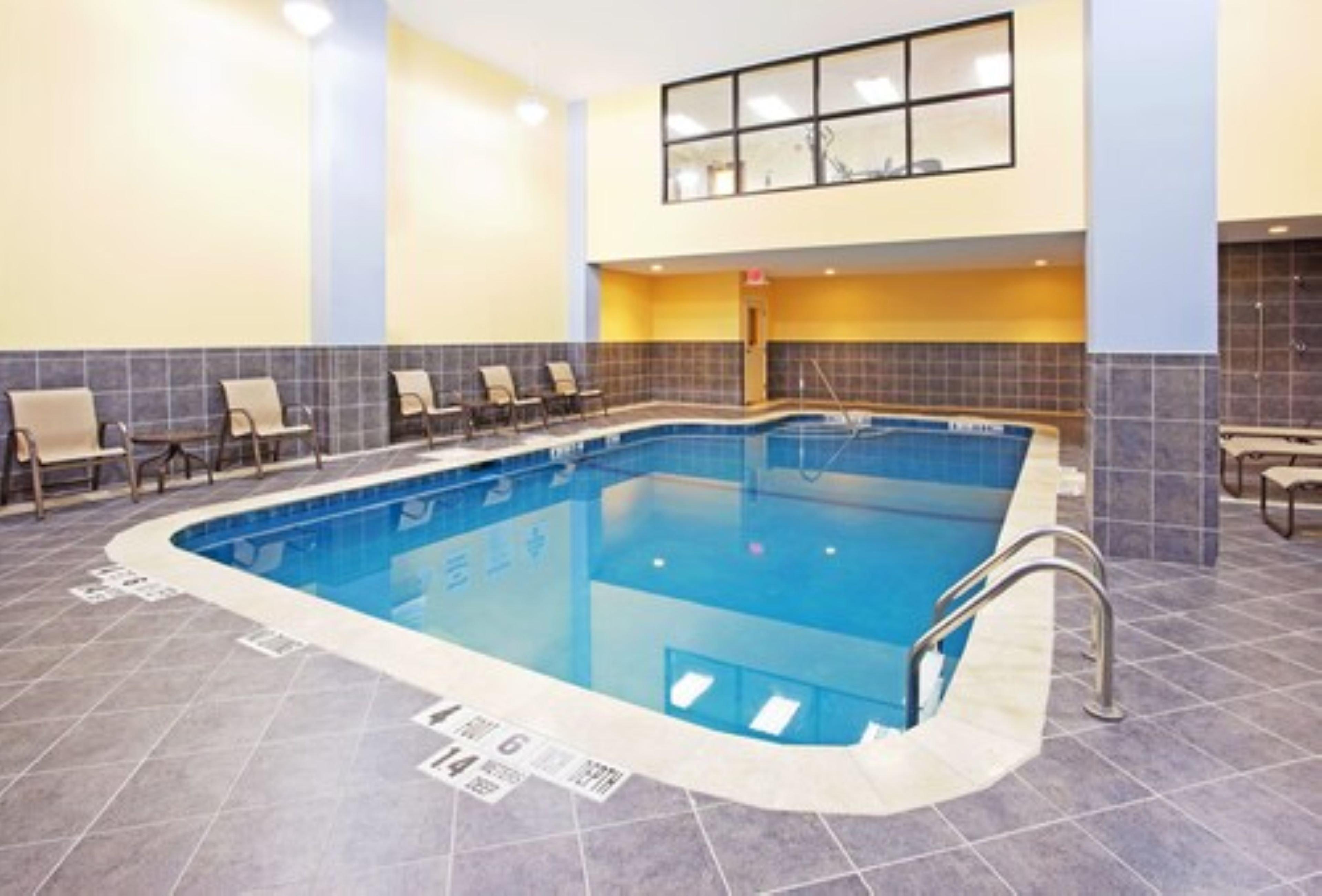 Holiday Inn Express & Suites Niagara Falls By Ihg Exterior photo